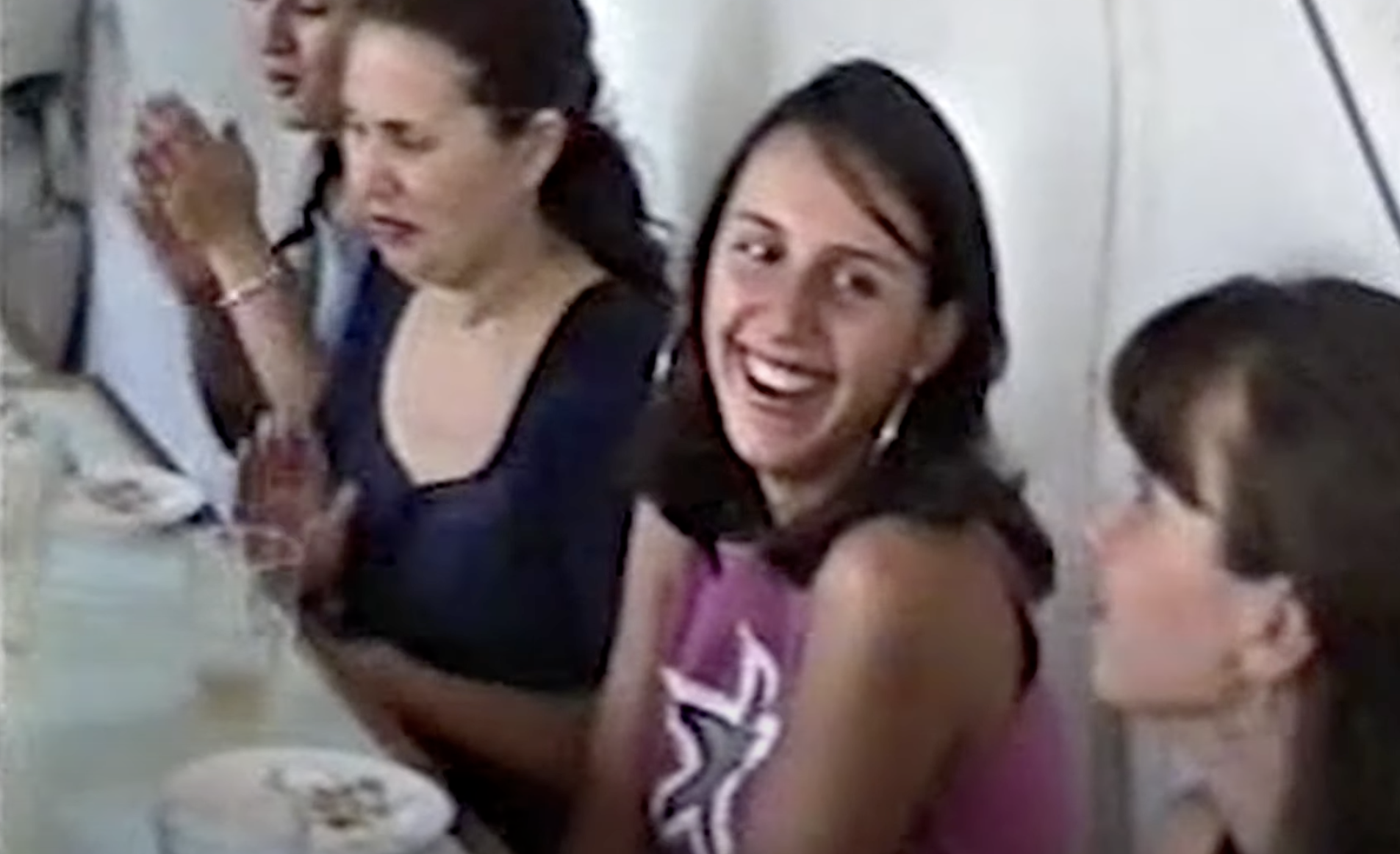 Джамала розчулила мережу архівними кадрами з Криму: як виглядала співачка в юності